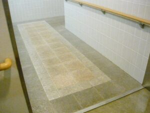 昭島市医療施設　トイレ清掃　石材タイル